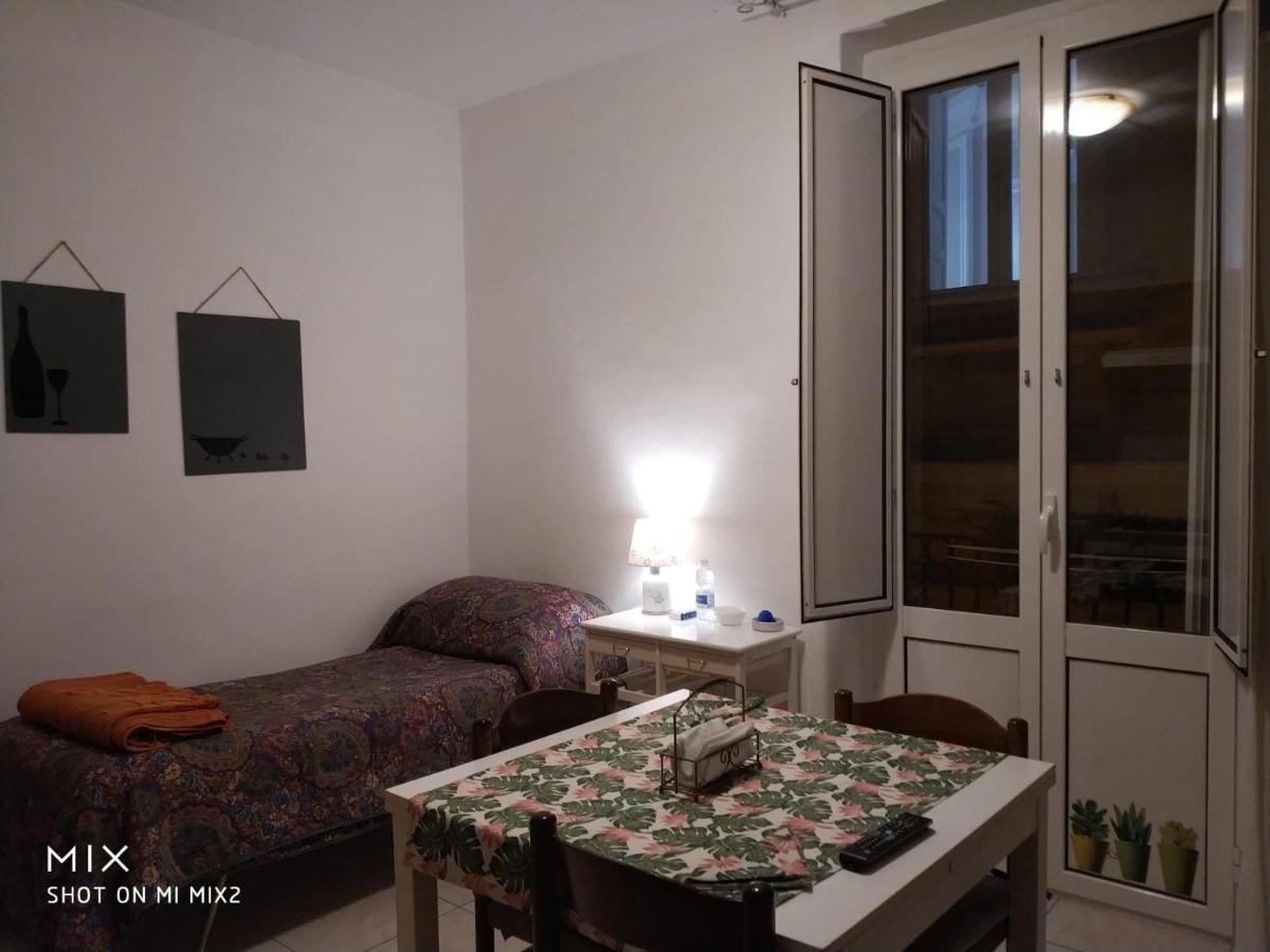 Camere Simili A Ostello Solo Per Uomini - Hostel-Like Rooms Only For Man Taranto Luaran gambar