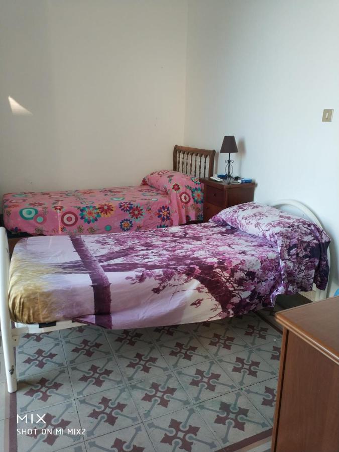 Camere Simili A Ostello Solo Per Uomini - Hostel-Like Rooms Only For Man Taranto Luaran gambar