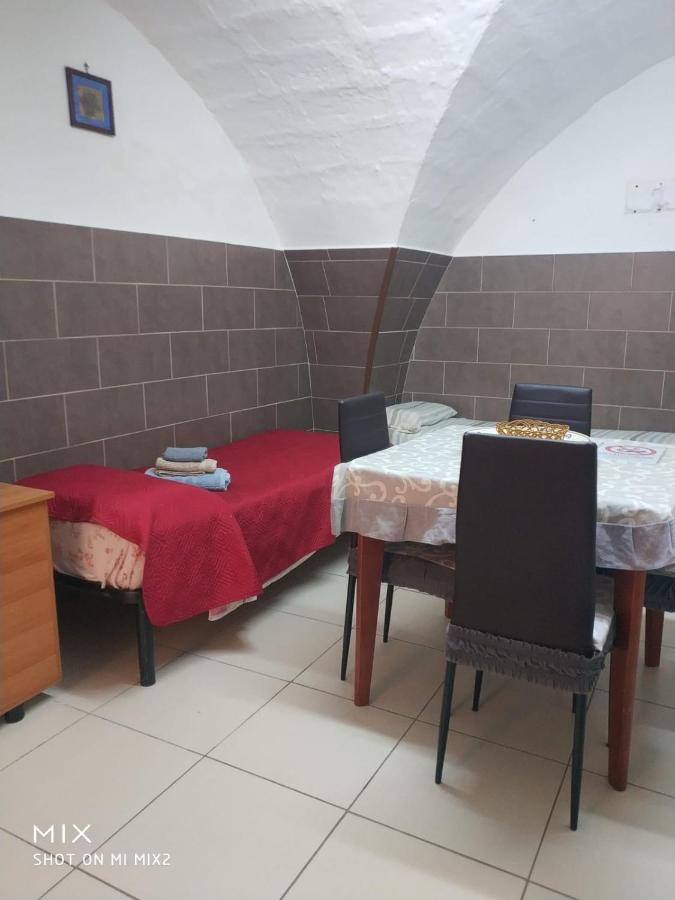 Camere Simili A Ostello Solo Per Uomini - Hostel-Like Rooms Only For Man Taranto Luaran gambar